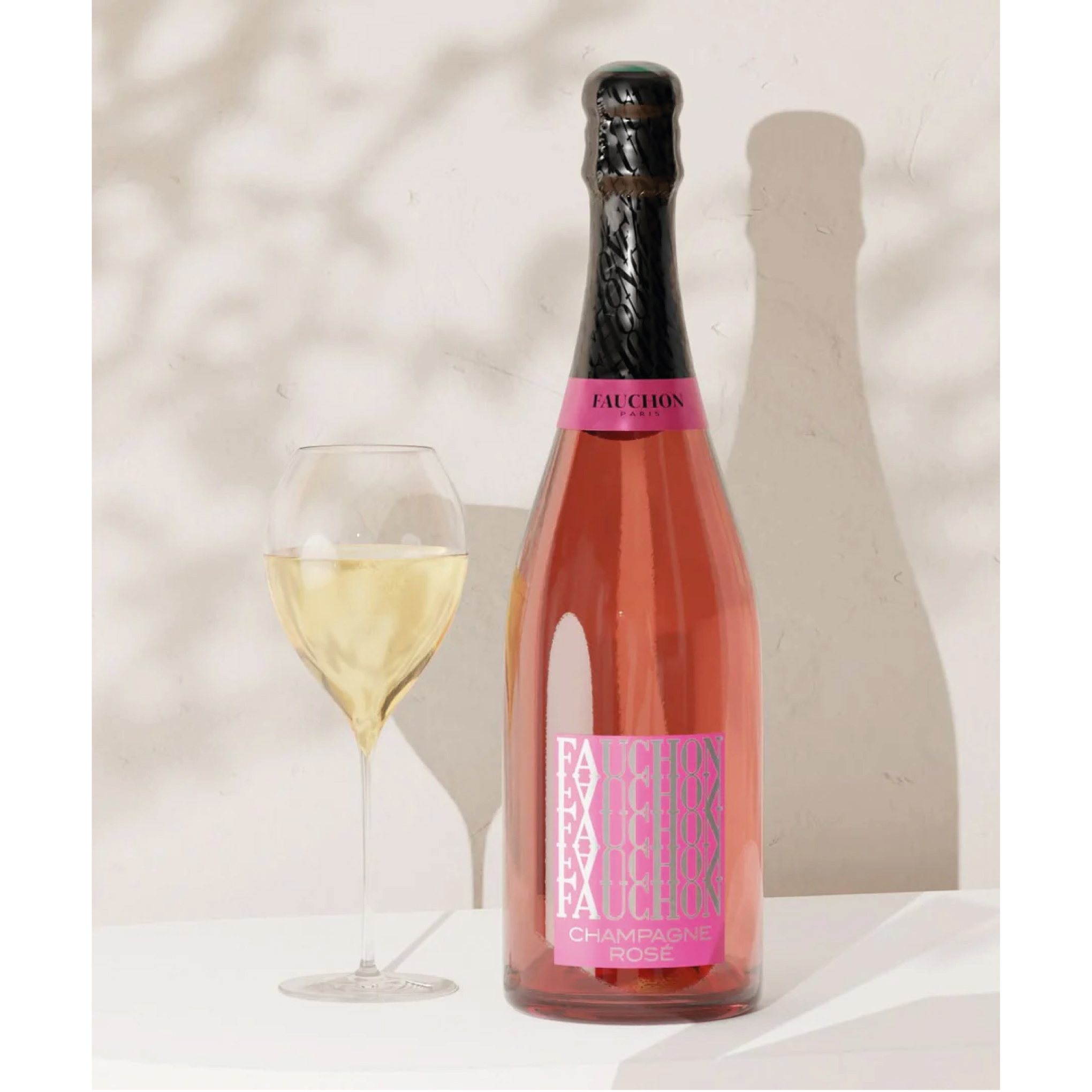 Bouteille-de-champagne-rosé-Fauchon-